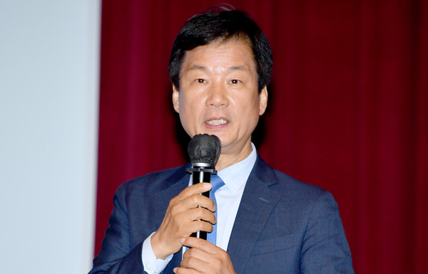 ▲ 지난 4월 25일 오전 광주 서구 광주시청 대회의실에서 제22대 국회의원 선거 광주지역 당선인 초청 행사서 박균택 광주 광산갑 당선인이 당선 포부를 밝히고 있다. /뉴시스