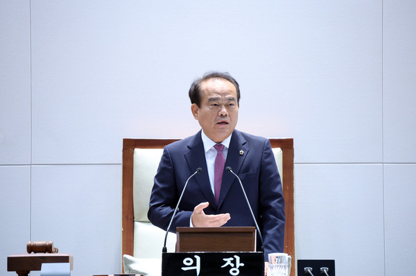 ▲ 개회사하는 이덕수 의장.