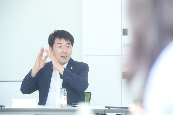 ▲ 발언하는 배정수 화성시의회 의장.