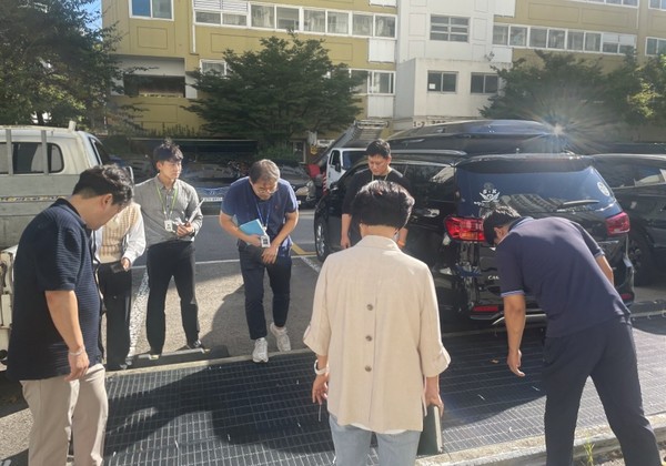 ▲ 화성시와 LH 공공임대주택 노후화시설 합동점검 실시 모습.
