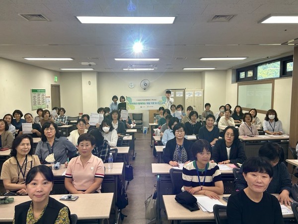 ▲ 지역사회 노인 돌봄 인력대상 역량강화 교육.