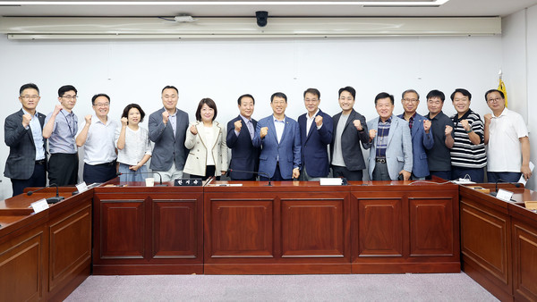 ▲ 시흥메이드 육성방안 연구회 제4차 활동 기념촬영.