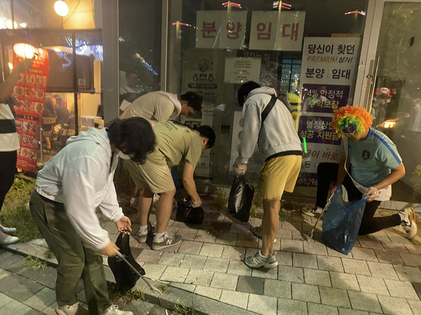 ▲ 금연 캠페인 및 환경 정화 봉사활동 ‘쓰줍킹’ 행사 모습.