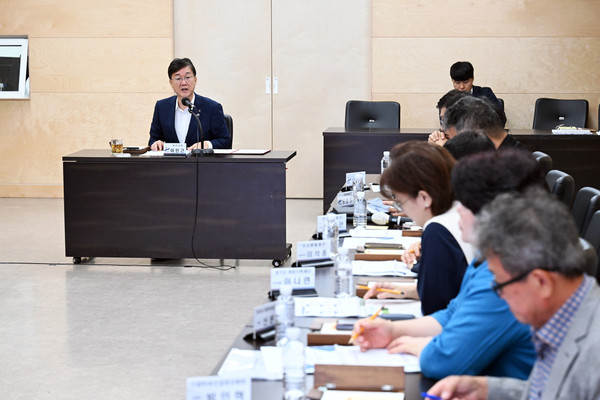 ▲ '안산시 인구정책 기본계획 수립 용역' 중간 보고회 개최 모습.