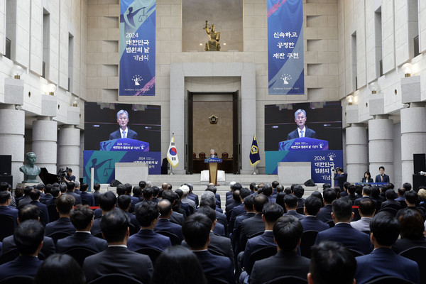 ▲ 조희대 대법원장이 지난 13일 서울 서초구 대법원에서 열린 법원의 날 기념식에서 인사말을 하고 있다. /뉴시스