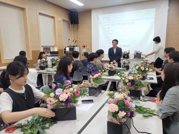 ▲ 직무스트레스 마인드 힐링 체험교육 실시 모습.