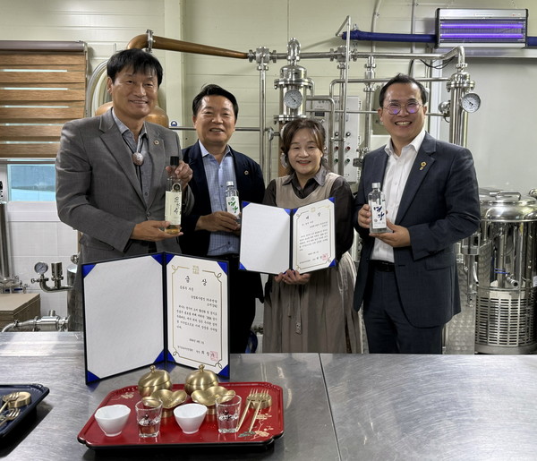 ▲ 농정해양위원회, 여주시 축산농가 및 전통 양조장 현장 방문 관련 사진.