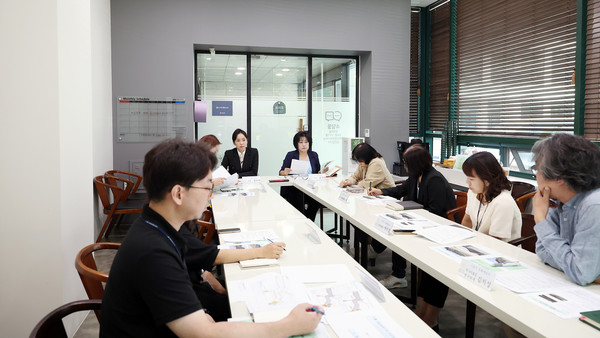 ▲ 시흥시 공공 도서관 활성화 연구회가 제4차 활동을 마지막으로 1년간의 연구 활동을 마무리했다.