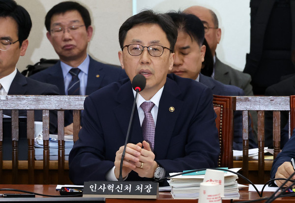▲ 국감 답변하는 연원정 인사혁신처장. /뉴시스