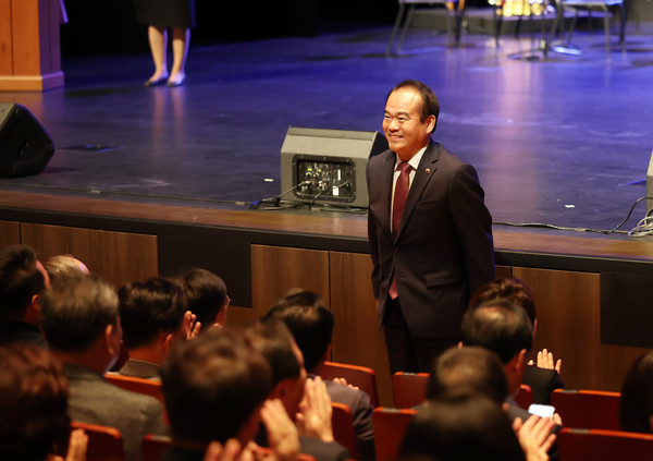 ▲ 제51주년 시민의 날 기념식에 참석한 성남시의회 이덕수 의장.