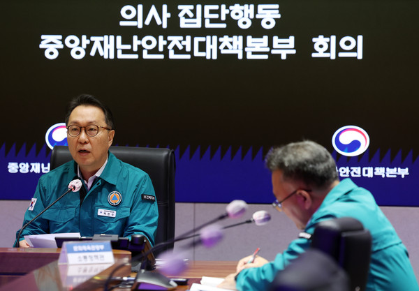 ▲ 박민수 중앙재난안전대책본부 제1총괄조정관이 10일 오전 서울 종로구 정부서울청사에서 열린 의사 집단행동 중대본 회의에서 발언하고 있다. /뉴시스