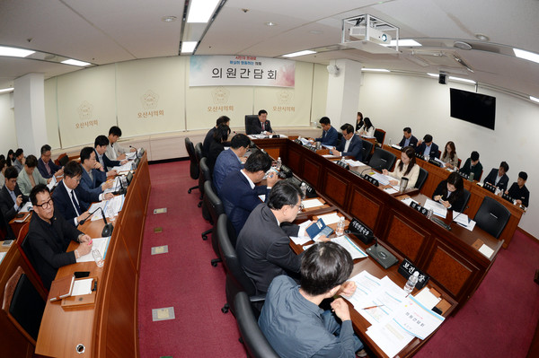▲ 10월 의원간담회 개최 모습.