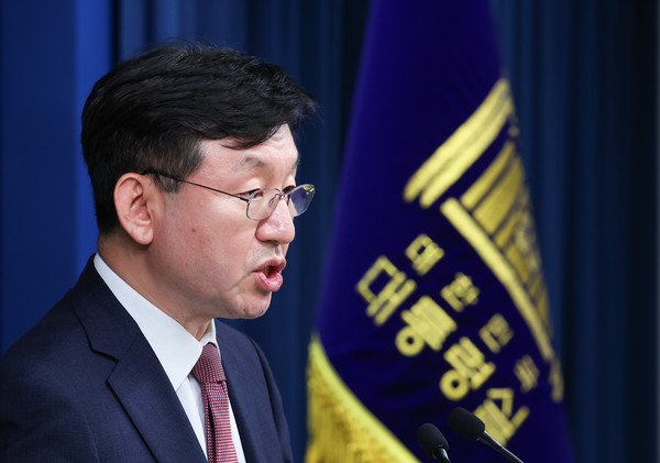 ▲ 성태윤 정책실장 브리핑 모습. /뉴시스