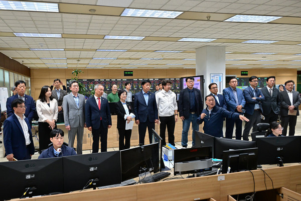 ▲ 서울교통공사 제2관제센터 찾은 서울시의회 교통위원회.