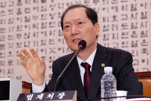 ▲ 답변하는 이완규 법제처장. /뉴시스