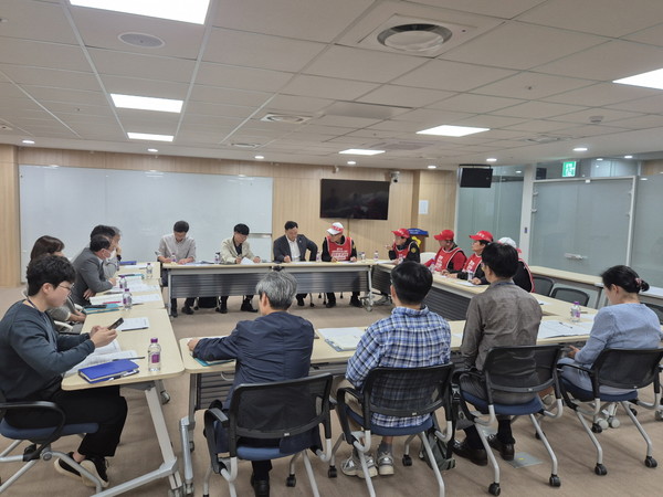 ▲ (사)건설기계산업협회 경기도청 집회 중 긴급 간담회 모습.