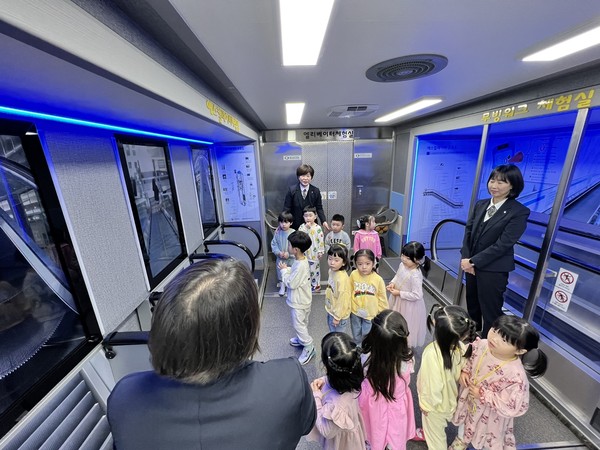 ▲ 광주시 승강기 사고대응 합동훈련 실시 모습.