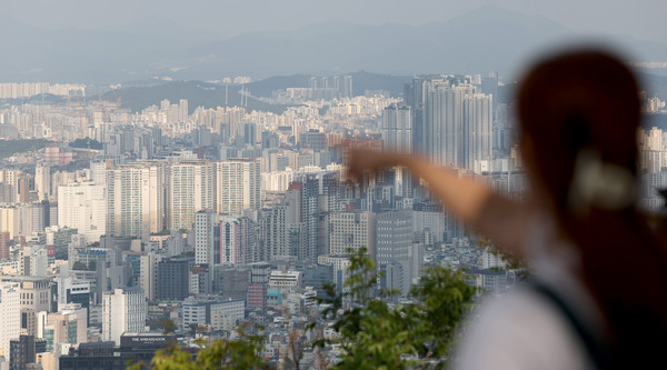 ▲ 서울 남산에서 바라본 서울 시내 아파트 단지. /뉴시스