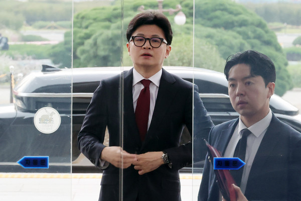 ▲ 한동훈 국민의힘 대표가 17일 오전 서울 여의도 국회에 출근하고 있다. /뉴시스