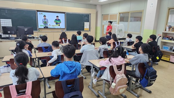 ▲ 자전거 교육(이론) 모습.