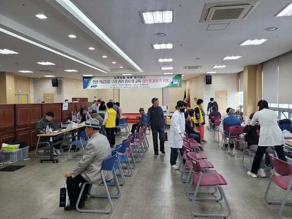 ▲ 안성시 제3차 농촌 왕진버스 사업 운영 모습.