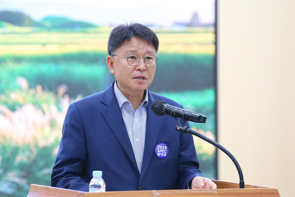 ▲ 박효철 국장이 22일 시청 대회의실에서 환경녹지국 소관 언론브리핑을 하고 있다.