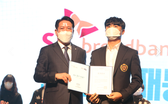 ▲ 지난 2021년 안양시 재능학장생 장학증서 수여식 사진.