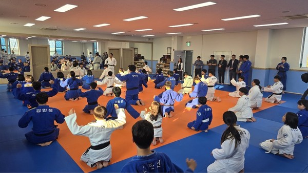 ▲ 한국마사회 유도단 재능기부 현장.