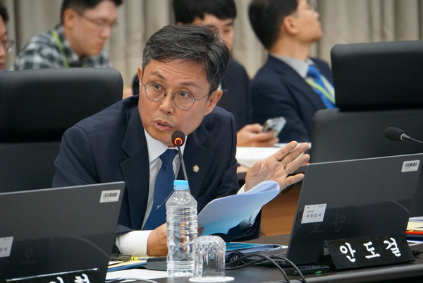 ▲ 안도걸 의원 국감질의 사진.