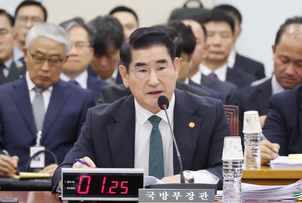 ▲ 답변하는 김용현 국방부 장관. /뉴시스
