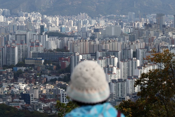 ▲ 지난 23일 오후 서울 남산에서 바라본 서울 시내. /뉴시스