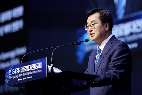 ▲ 김동연 경기도지사가 경기글로벌대전환포럼에서 인사말을 하고 있다.