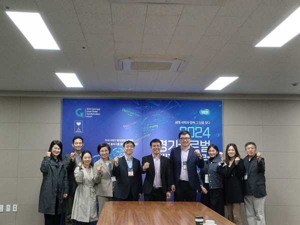 ▲ 김미숙 의원이 싱가포르 정부 AI 최고책임자 헤루이민과 환담을 진행했다.