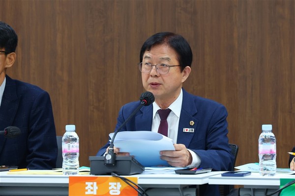 ▲ 재건축 토론회 진행하는 이종태 위원장.