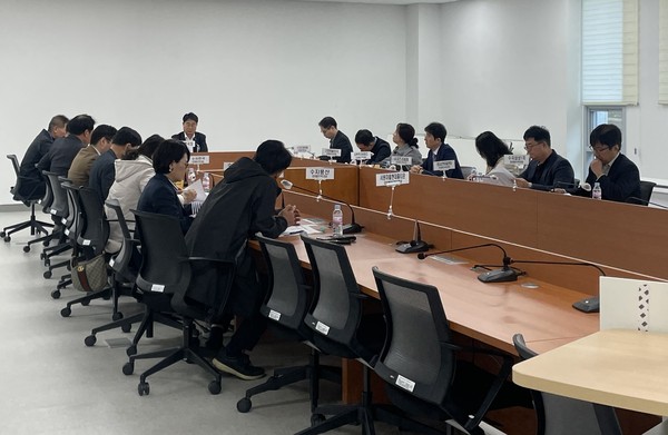 ▲ 용인특례시 관내 13곳 리모델링주택조합장들과 소통 간담회 개최 모습.