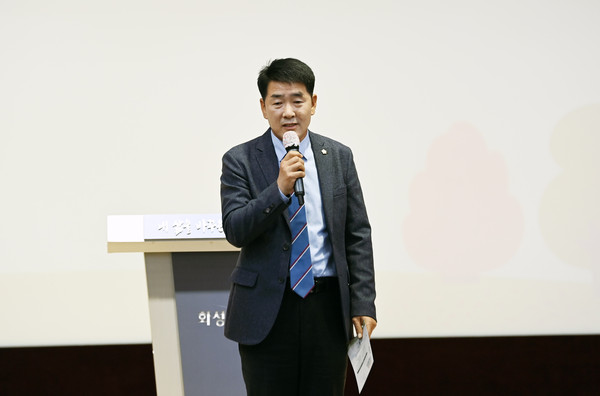 ▲ 축사 진행 중인 배정수 화성시의회 의장.