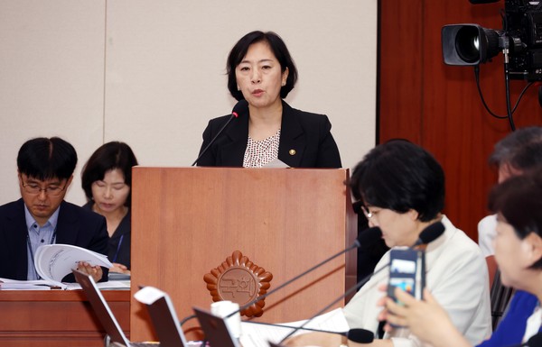 ▲ 업무보고 하는 신영숙 장관 직무대행. /뉴시스