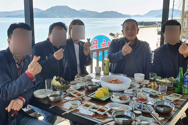 ▲ '김건희 여사의 총선 공천 개입' 의혹의 핵심 당사자인 명태균씨. (사진 = 명태균씨 페이스북 갈무리) /뉴시스