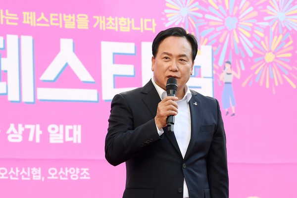 ▲ 이권재 오산시장이 '운암뜰 동행 페스티벌'에 참석해 인사말을 하고 있다.