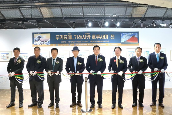 ▲ 지난 1일 경주시 황리단길 생활문화센터 갤러리에서 주낙영 시장이 ‘2024 경주 재팬위크 개막식’에서 축사를 하고 있다.