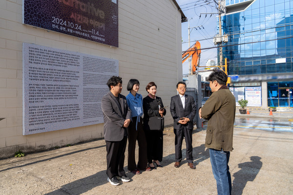 ▲ 지난 4일 강남구의회 복지문화위원회 위원들이 영등포구 관계자로부터 설명을 청취하고 있다.