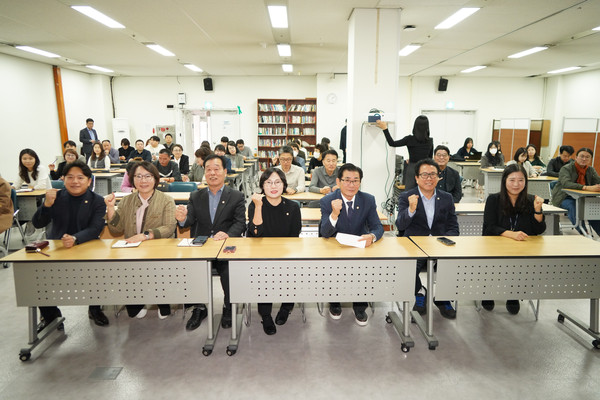 ▲ '동대문구 브랜드 가치 제고를 위한 연구단체' 동대문구의 브랜딩 차별화 전략 강연 개최 모습.