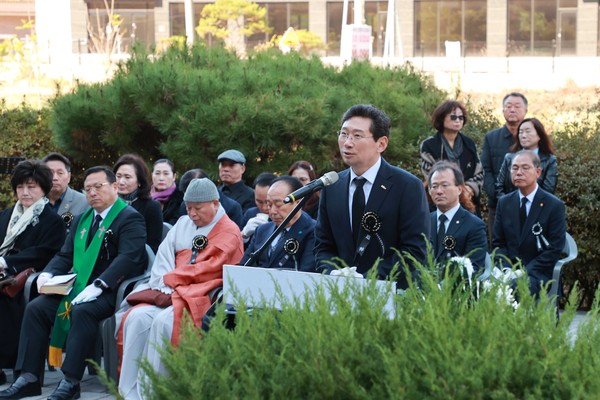 ▲ 이상일 용인특례시장이 '제44회 자유수호희생자 합동 위령제'에서 추도사를 하고 있다.