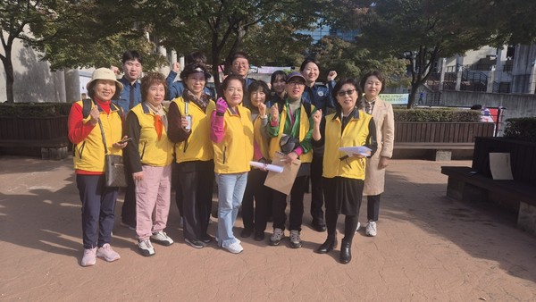 ▲ 성북구 불법촬영 시민감시단·종암경찰서 합동점검 실시 단체사진.
