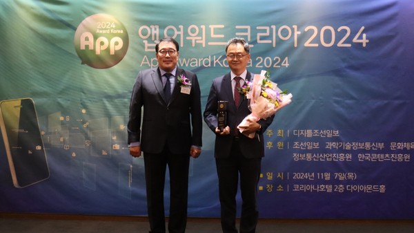 ▲ 경기도형 통합교통 플랫폼 ‘똑타’ 올해의 대상 수상 기념사진.