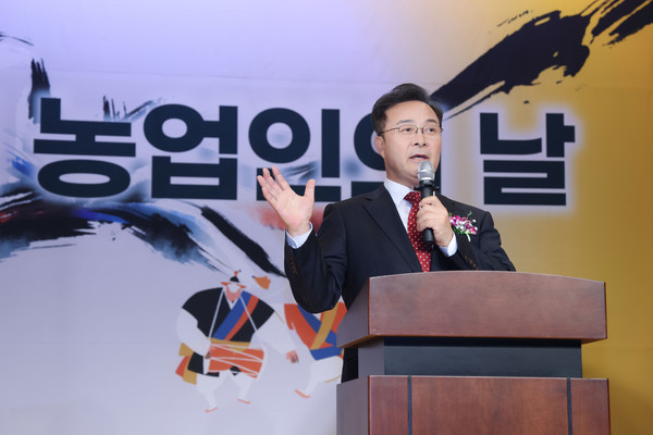 ▲ 김성제 의왕시장이 제29회 농업인의 날 기념식에서 인사말을 하고 있다.