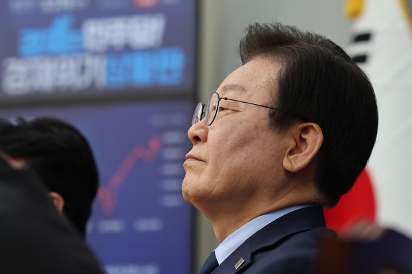▲ 이재명 더불어민주당 대표가 11일 오전 서울 여의도 국회에서 열린 최고위원회의에서 생각에 잠겨 있다. /뉴시스