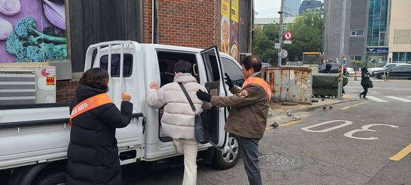 ▲ 2024학년도 대학수학능력시험 당일에 동작구에서 수험생 긴급 수송을 지원하는 모습.