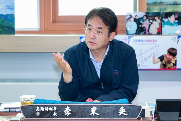 ▲ 직소민원 면담 중인 이동환 고양특례시장.