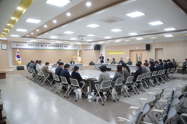 ▲ 연천군 2024년 제2차 공약이행평가단 회의 개최 모습.